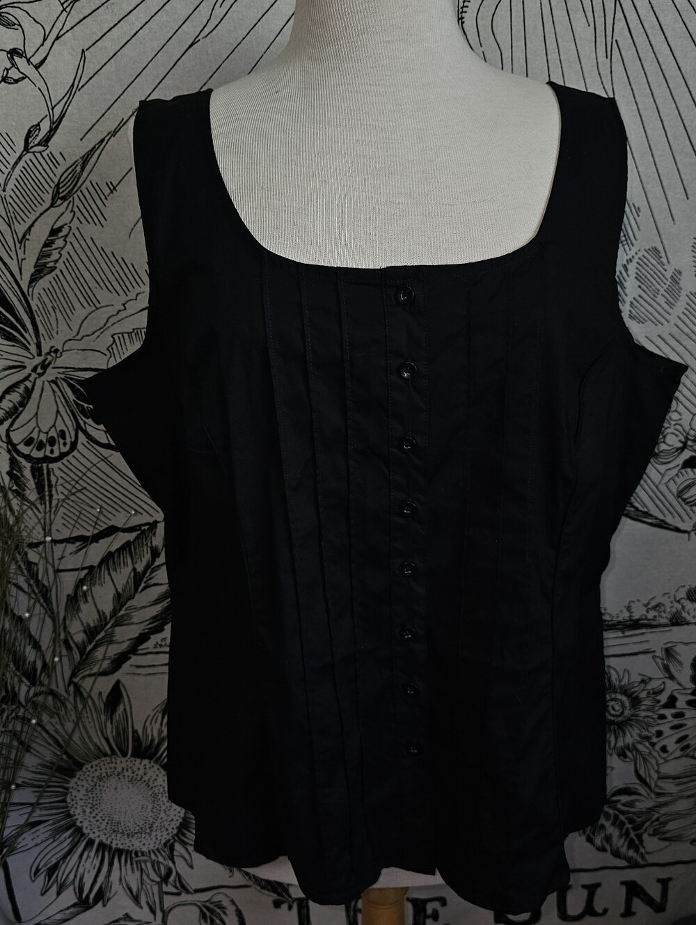 Avenue 18/20 Classic Black Sleeveless Button-Front Top
